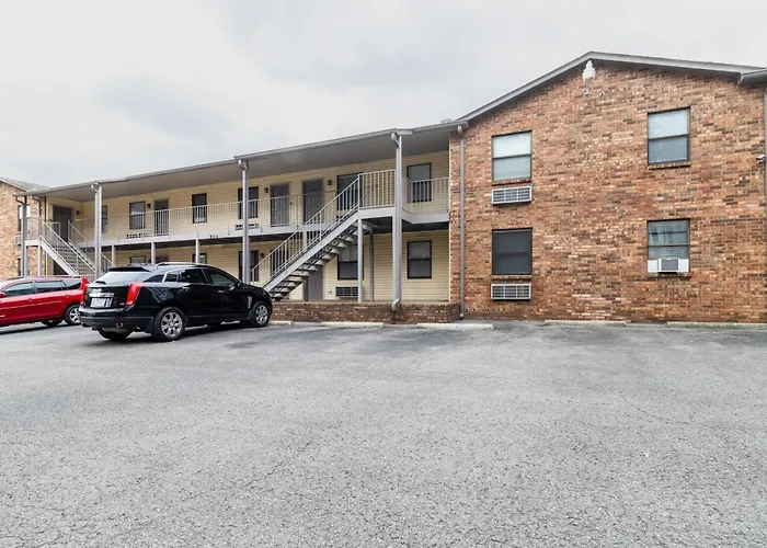 Downtown 1Br Condo With Full Kitchen, Pet-Friendly