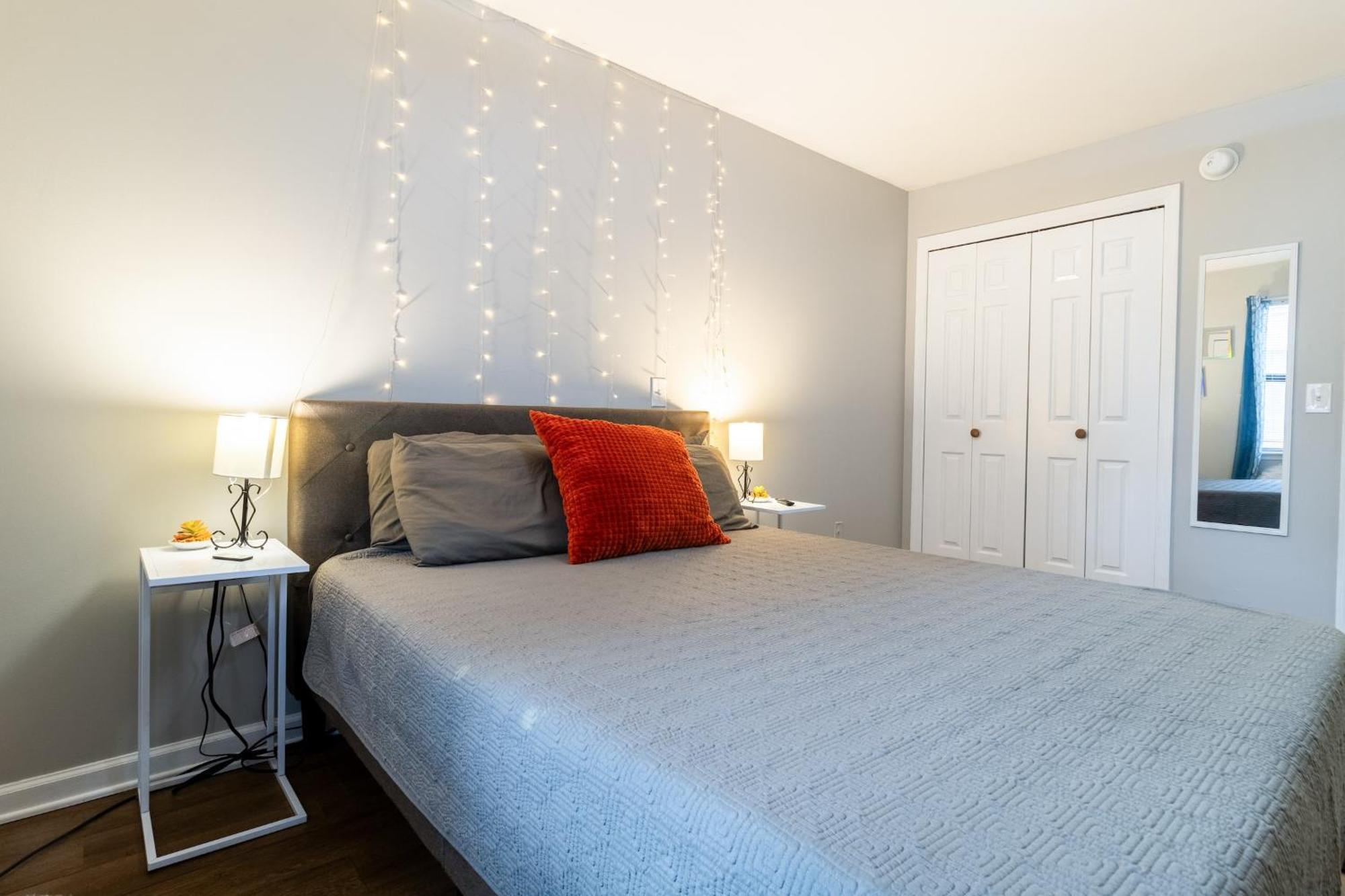 Apartment Downtown 1br With Full Kitchen, Pet-friendly *