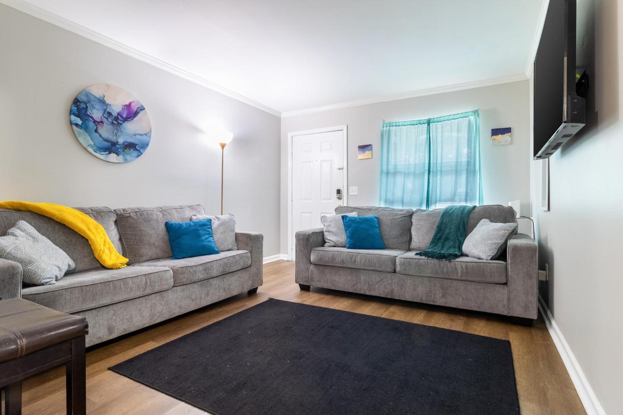 Apartment Downtown 1br With Full Kitchen, Pet-friendly
