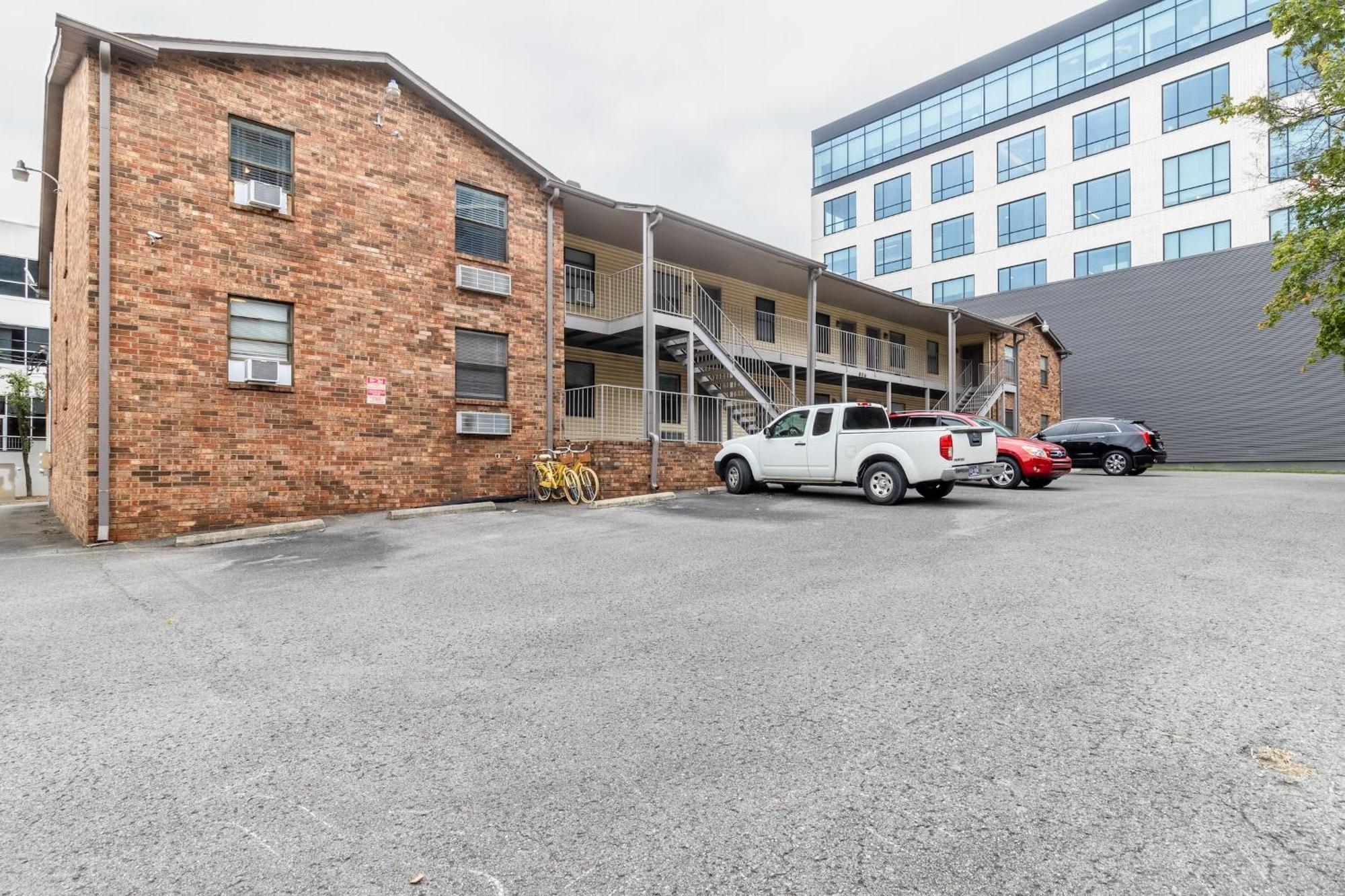 Apartment Downtown 1br With Full Kitchen, Pet-friendly